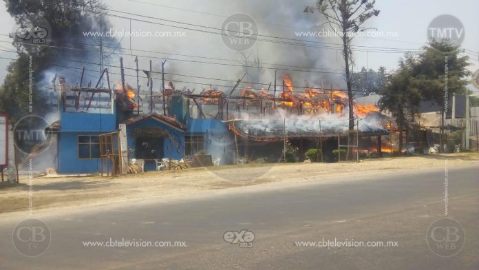 Incendio consume restaurante “El Pulpo Loco” en San Felipe
