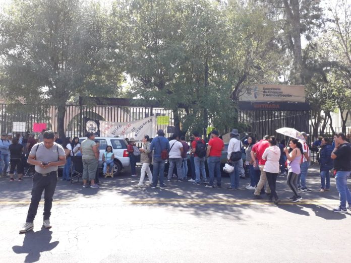 CNTE toma las instalaciones de Secretaría de Finanzas