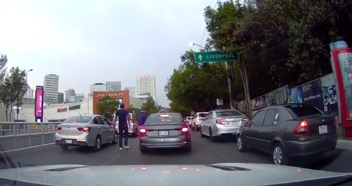 Video: En 20 segundos perpetran asalto a automovilista