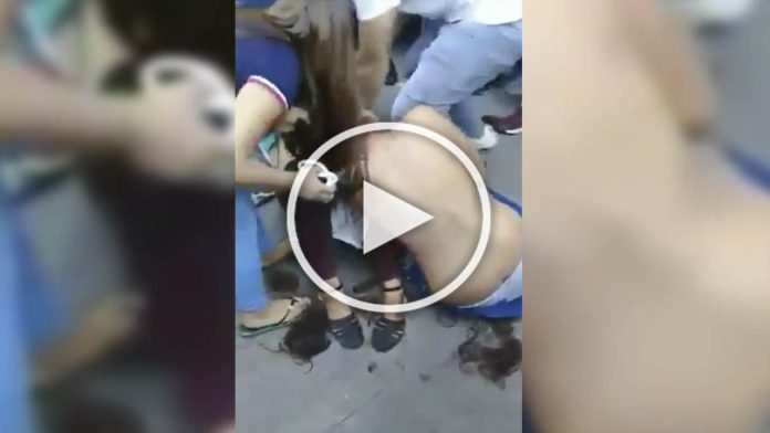 Trasquilan y desnudan a madre e hija acusadas de robo