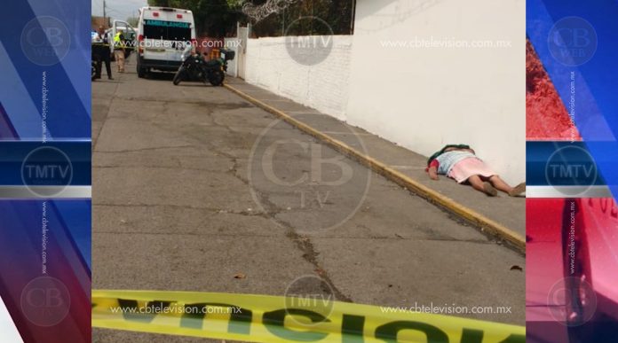 Adulta mayor resbala, se golpea la cabeza y muere en la Niño Artillero