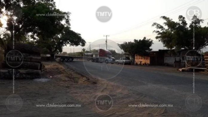 Se recrudece la violencia con balaceras y bloqueos carreteros en Aguililla
