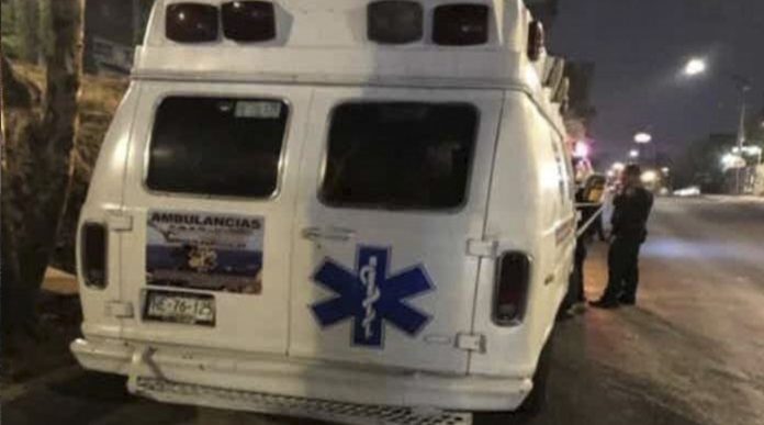 Paramédicos de ambulancia pirata manosean a mujer inconsciente