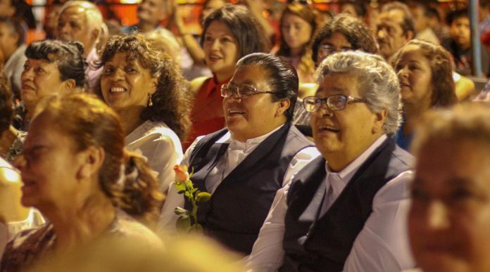 Las mamás son el pilar del desarrollo social: Víctor Manríquez