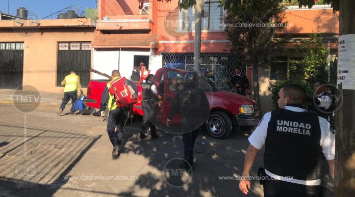 Pareja es atacada a balazos a plena luz del día en Morelia 