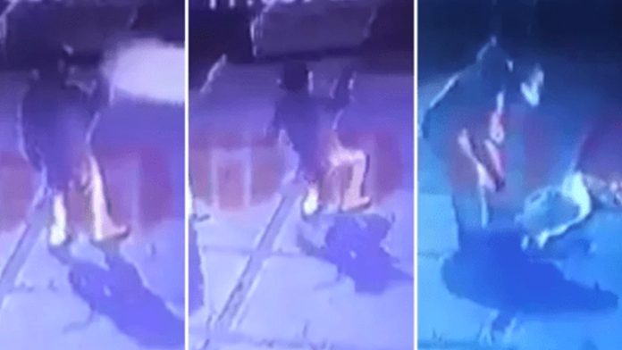 Video (+18): Niño de nueve años muere en los brazos de su abuelito por una bala perdida en Puebla
