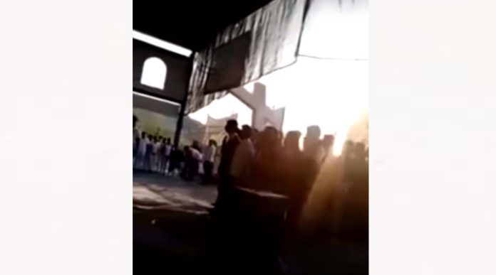 Video: Niño confunde el juramento a la bandera con el padre nuestro