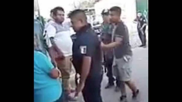 Reportan con la policía a personas ingiriendo bebidas en la vía pública, elementos llegan borrachos
