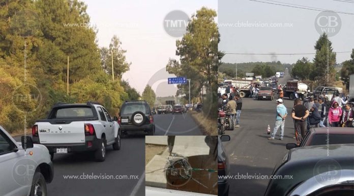 Se registra bloqueo por parte de profesores, comerciantes y campesinos en la Uruapan – Los Reyes