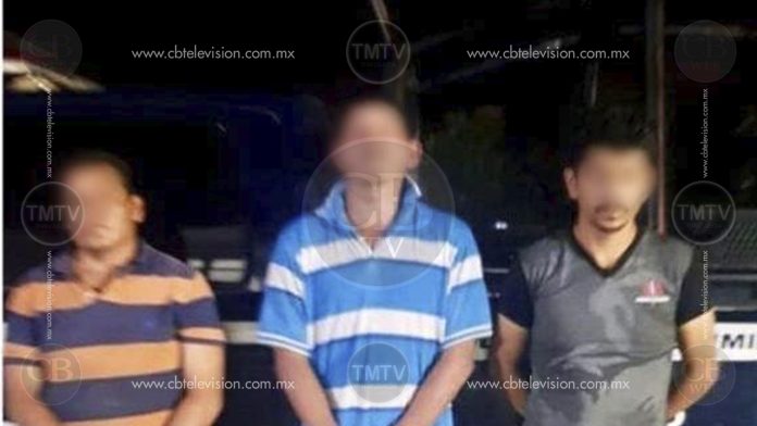 Detienen a tres con dos camiones cargados de aguacate presuntamente robado