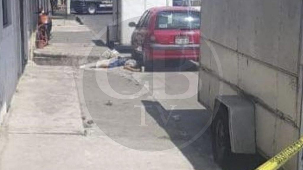 Balean a sujeto mientras caminaba en las calles de Uruapan, lo acusaban de ladrón