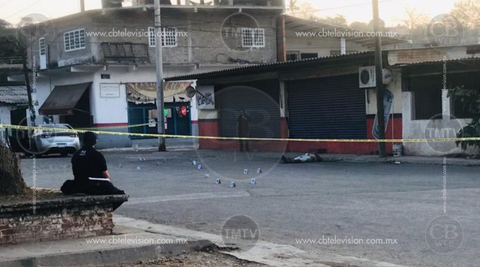 Tras ser golpeado, regresa y asesina a balazos a sus agresores