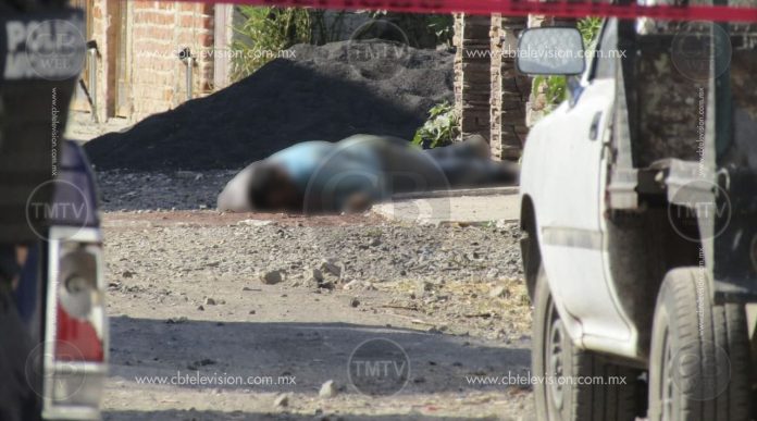 Encuentran a su vecino tirado en la calle con impactos de bala