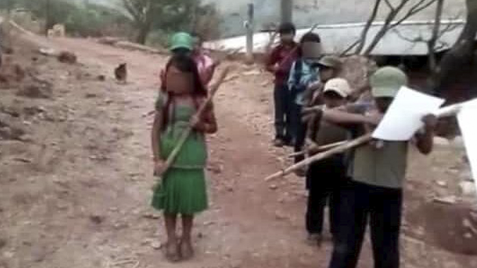 Se enlistan niños en la policía comunitaria de Guerrero