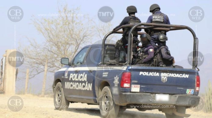 Detienen a dos con de vehículo robado en Huetamo