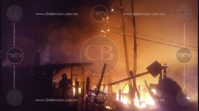 Arden 50 viviendas de “paracaidistas” en Pátzcuaro