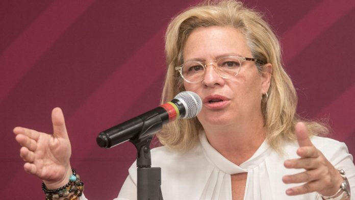 Josefa González Blanco, titular de SEMARNAT renuncia al presidente AMLO tras retrasar avión