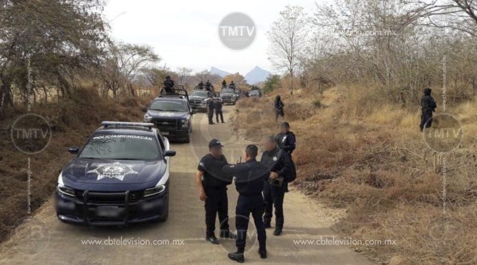 Detienen a tres personas con armas en Apatzingán