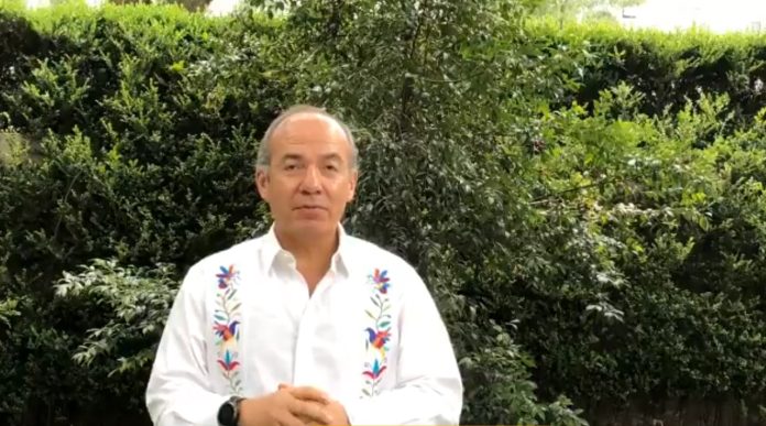 Calderón aprovecha marcha contra AMLO para promocionar su partido