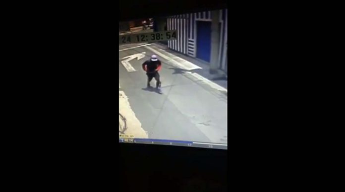 Balean a mujer mientras se encontraba en misa