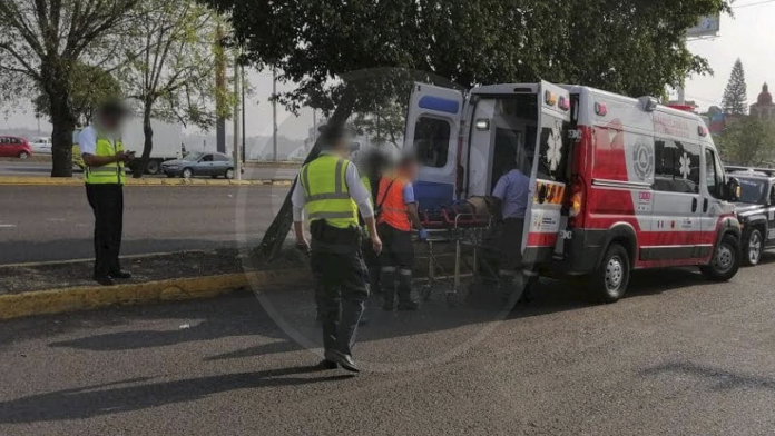 Peatón queda herido al ser atropellado por vehículo en el Periférico de Morelia