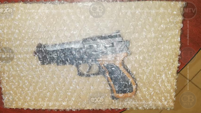 Empistolado asalta negocio, es detenido por ciudadanos