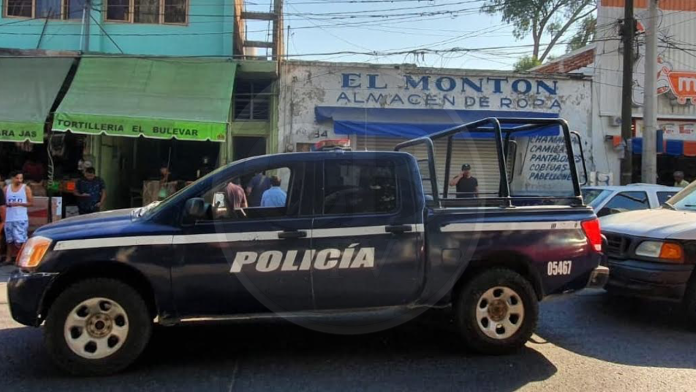 Hombre cae de un tercer piso y muere