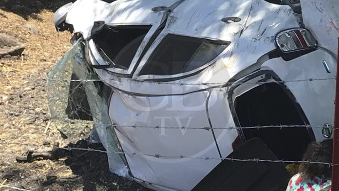 Pareja jalisciense queda herida al volcar en Chavinda