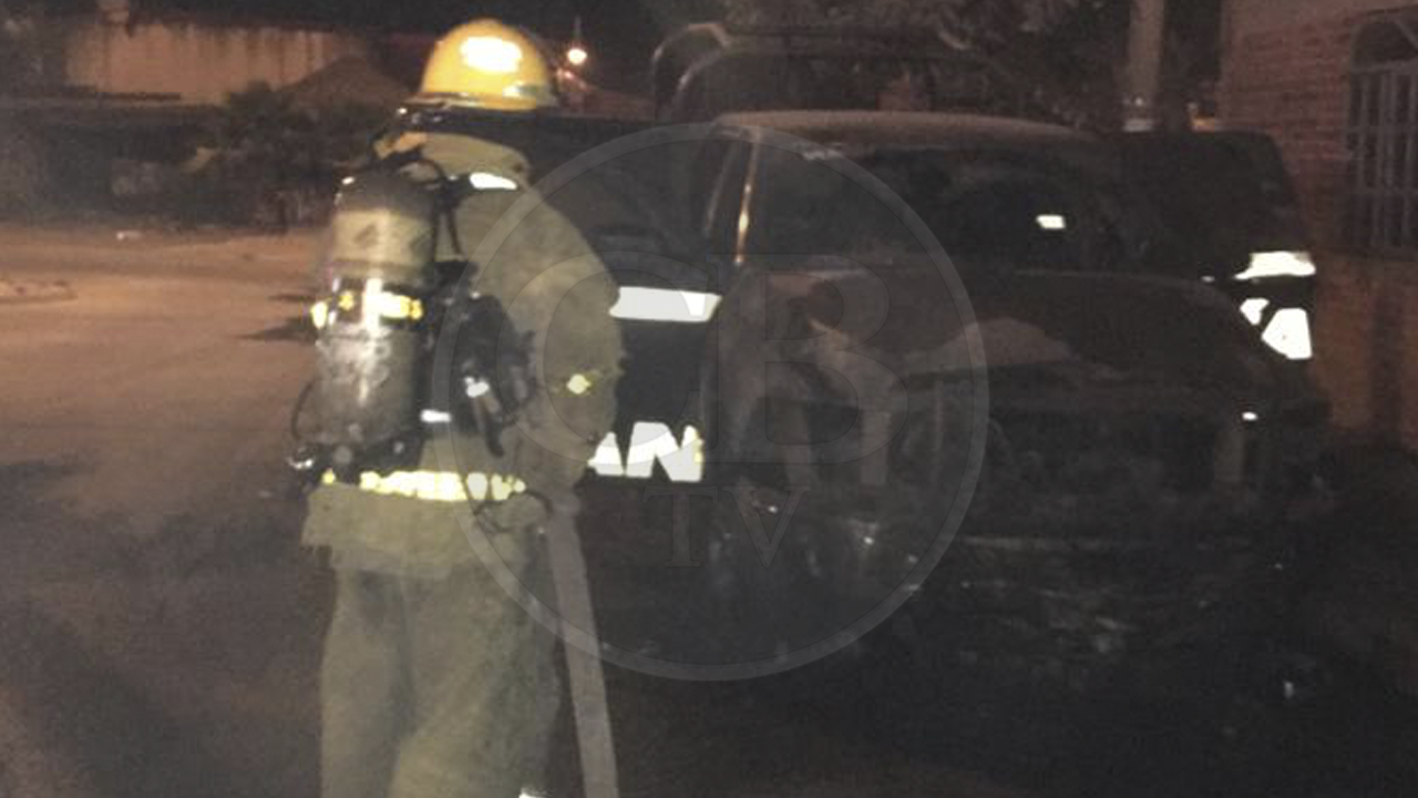 Desconocidos queman patrulla en Uruapan Desconocidos queman patrulla en Uruapan