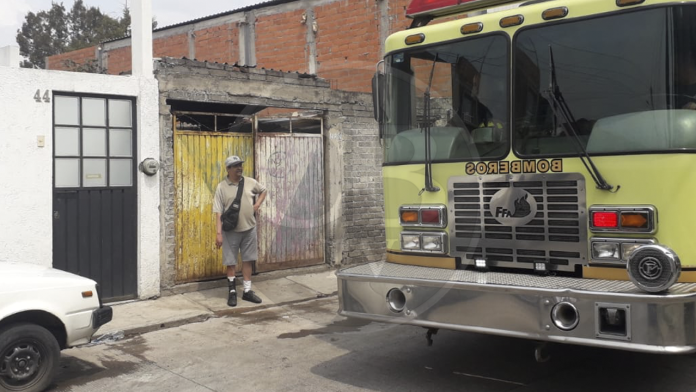 Solo daños materiales deja incendió en humilde vivienda