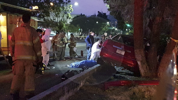 Mueren 3 personas en choque en Av. Camelinas