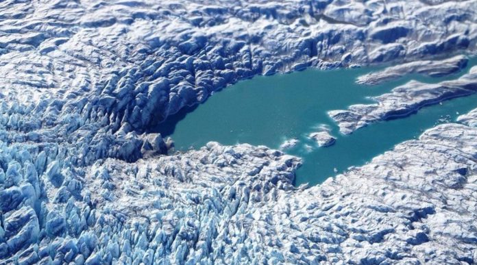 La NASA detecta formaciones de lagos y ríos fluyendo en glaciares de Groenlandia