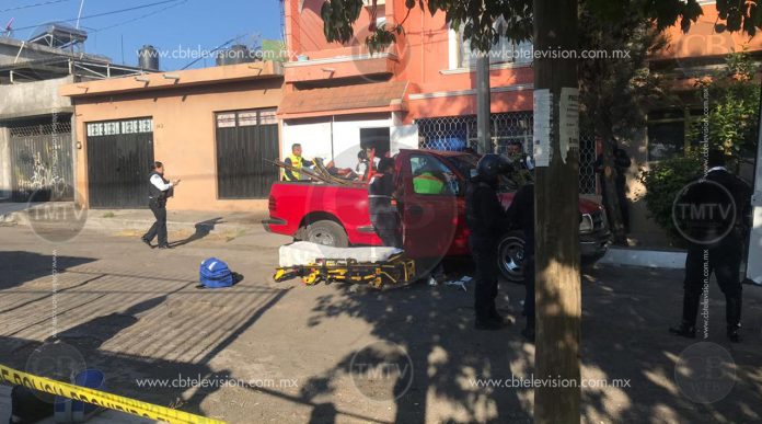 Pareja es atacada a balazos a plena luz del día en Morelia 