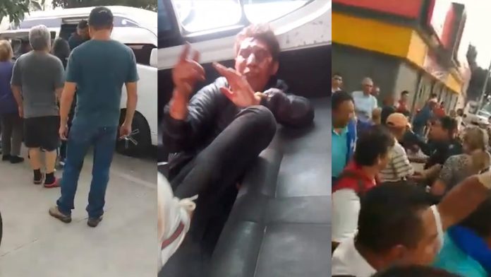 Video: Hombre dispara a niño de tres años en asalto a transporte, pasajeros se unen para golpearlo