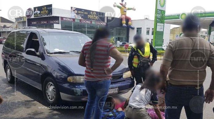 Peatona resulta herida al ser atropellada por camioneta en Zamora