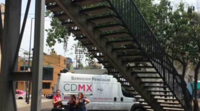 Encuentran a ancianito colgando de un puente en Ciudad de México