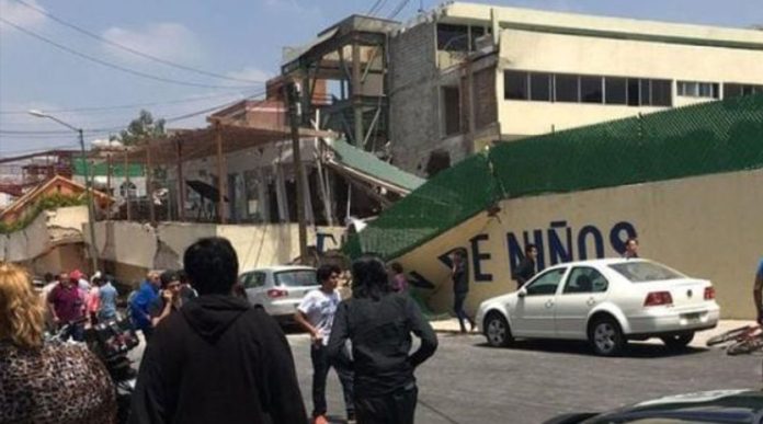 Papás van por funcionarios que permitieron construcción en el Rébsamen