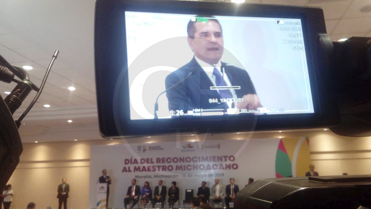 Aureoles se deslinda de problemas de pagos a maestros Aureoles se deslinda de problemas de pagos a maestros