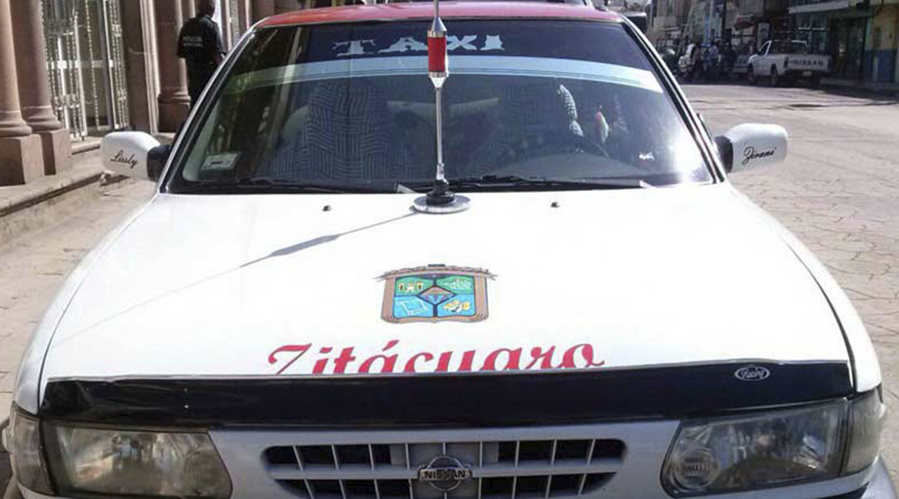 Gracias a su astucia taxista logró escapar de su secuestrador y rescatar a otro en Zitácuaro Gracias a su astucia taxista logró escapar de su secuestrador y rescatar a otro en Zitácuaro