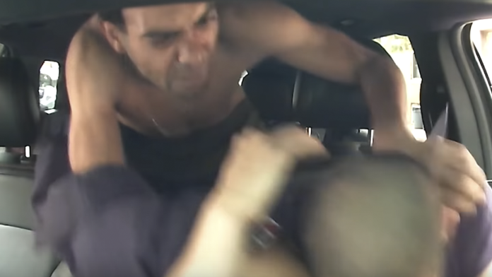 VIDEO: Taxista recibe golpiza de un pasajero por negarse a ir más rápido