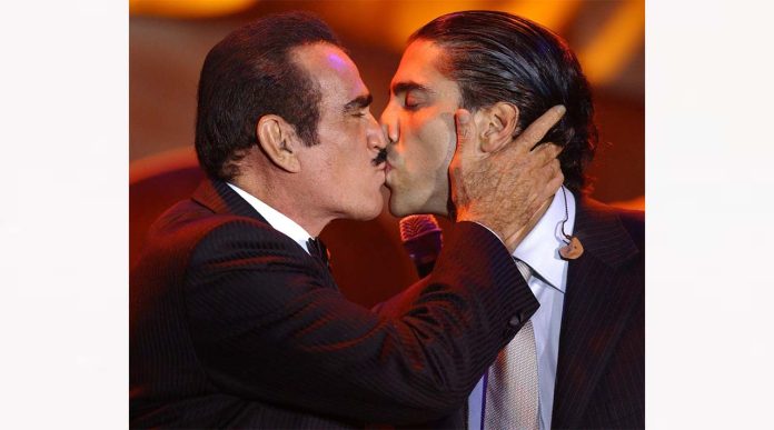 Alejandro Fernández apoya a su padre por rechazar “hígado de gay”