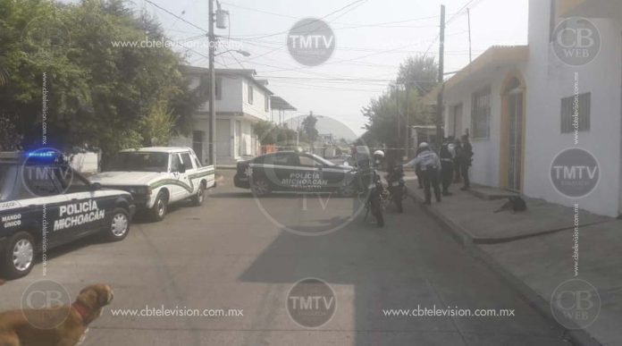 Atacan a balazos a una mujer en Uruapan