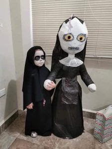 Niña mexicana celebra su cumpleaños con fiesta temática de “La Monja”
