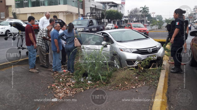 Automovilista queda herida al ser chocada su unidad Automovilista queda herida al ser chocada su unidad