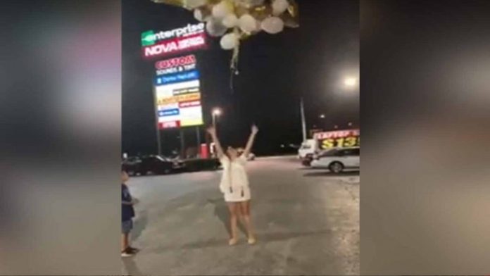 Video: Joven que celebraba su graduación; provoca explosión