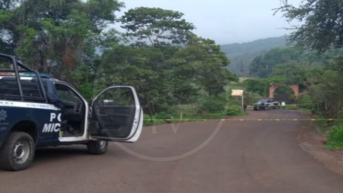 Localizan a un hombre baleado sobre la carretera Uruapan-Ziracuaretiro