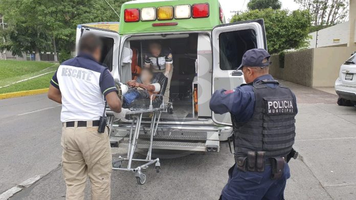 Pistoleros intentan asesinar a un joven; sobrevive