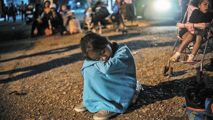 EU cancela clases y ayuda legal a niños migrantes