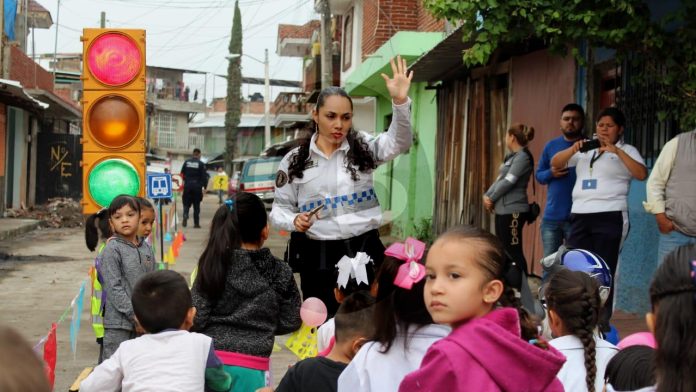 Más de 600 alumnos y padres de familia de los CAICS del DIF Municipal beneficiados con pláticas de educación vial