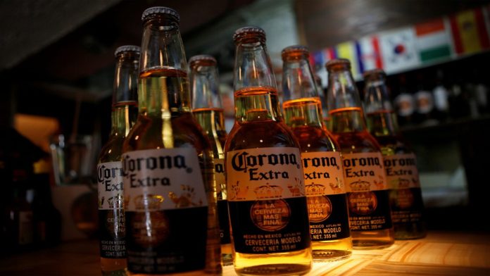 Ahora podrás pagar tus cervezas con botellas de plástico